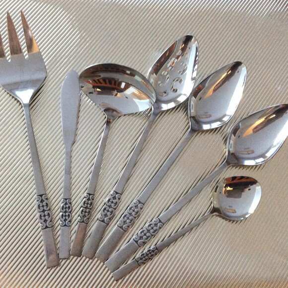 INTERNATIONAL Deluxe Danish Scroll Flatware Cutlery Serves 12 7 Pce Serving Set - Picture 2 of 4